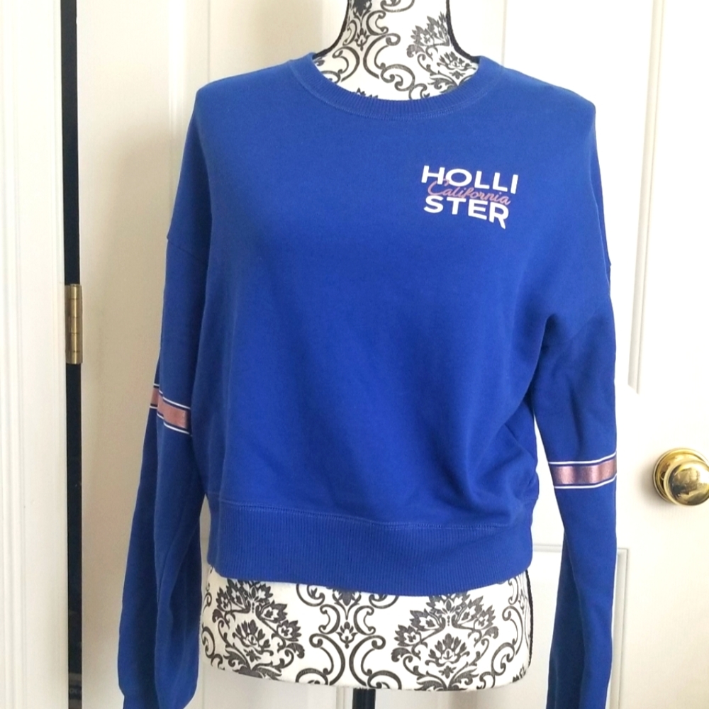 Used small Holister cropped sweat shirt.